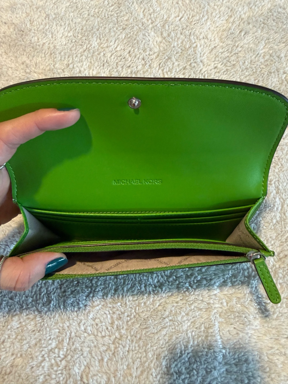 Michael Kors Green Leather Wallet with Silver MK Charm - Picture 4 of 8